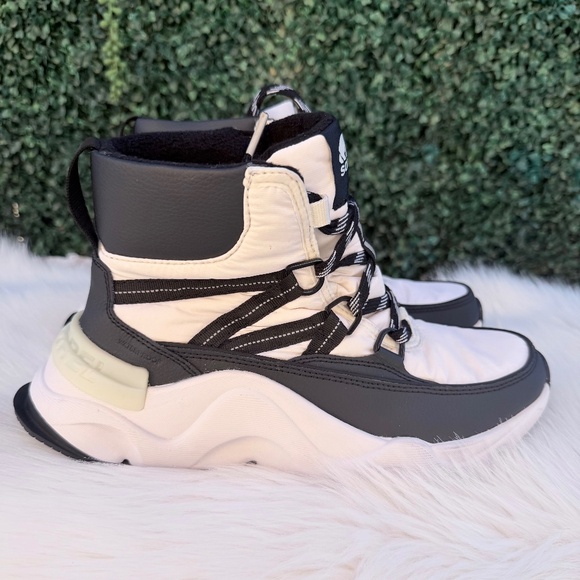 Sorel Women's Kinetic RNEGD Conquest Boot — Waterproof Leather Winter Boots US 8 - Picture 2 of 9